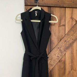 Adorable sleeveless blazer dress. Great for cocktails or work! Only worn once-